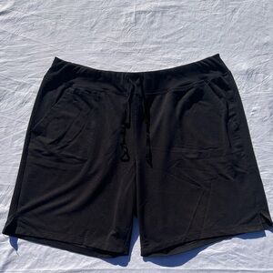 Athletic Women's Black Drawstring Shorts. Size XXL (20)